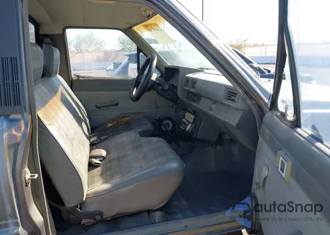 1986 Toyota Pickup Rn64 Dlx из США, поврежденный, VIN JT4RN64D8G5005548